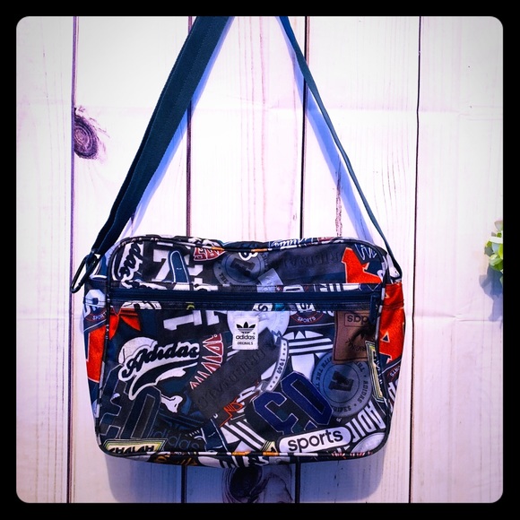 adidas Other - 🔥🔥VINTAGE🔥🔥Excellent Adidas shoulder bag!